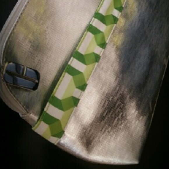 Clinique Cosmetic Travel Pouch - Picture 3 of 7